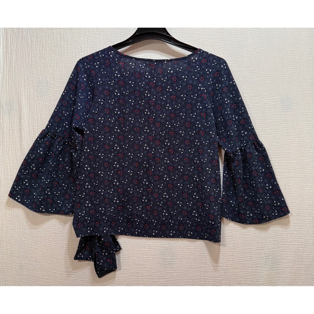 Michael Kors Women's Top Size M Navy Blue Heart Print 3/4 Bell Sleeve Tie Front - Picture 2 of 7